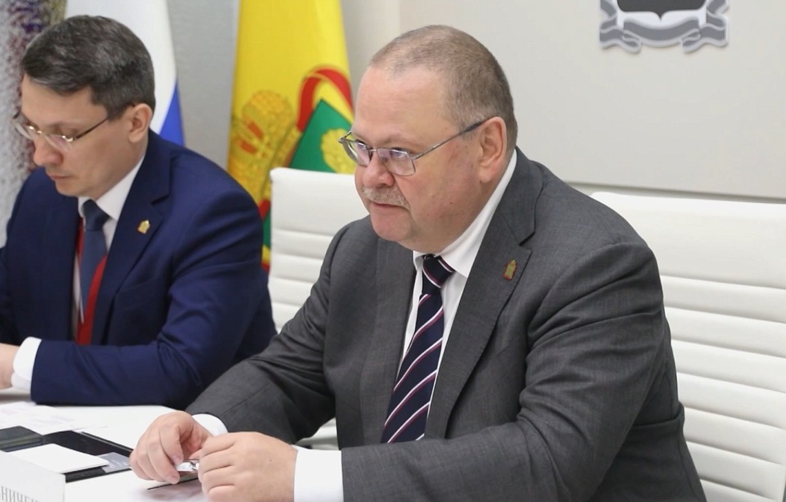 Губернатор Олег Мельниченко подписал ряд соглашений о сотрудничестве на ПМЭФ